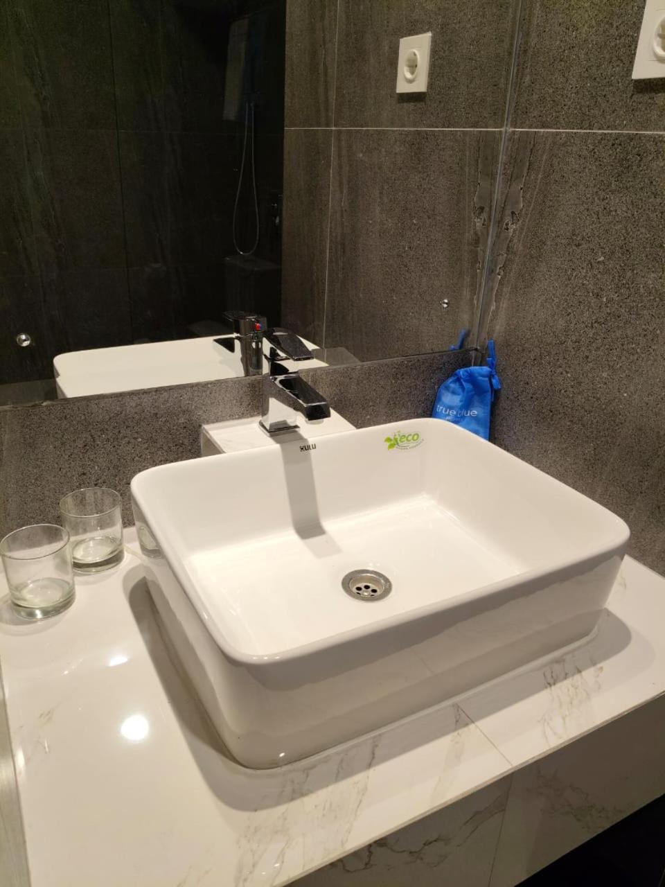 Hotel True Blue Sanno Pluit - 3*